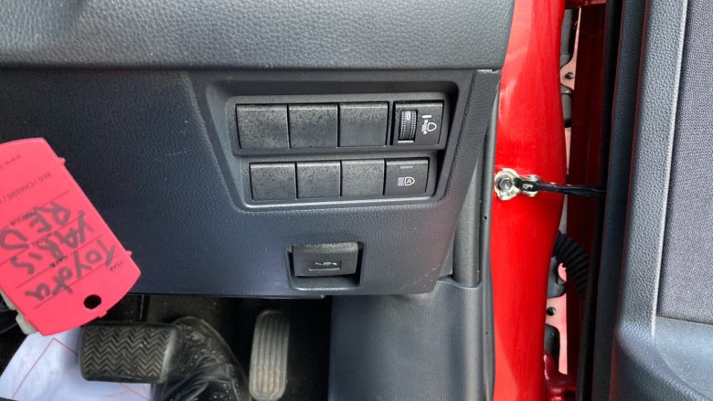 Toyota Yaris 1.5 Hybrid Design 5dr CVT Hybrid Hatchback